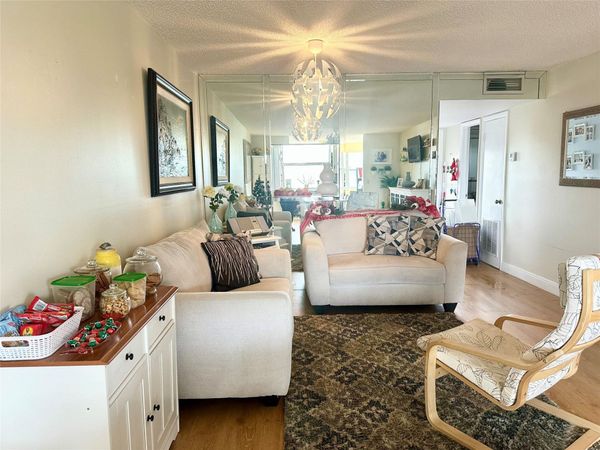 9821 Sunrise Lakes Blvd, Unit 303, Sunrise, FL 33322