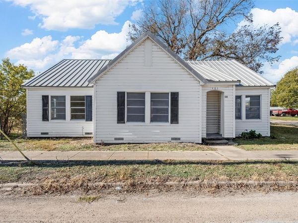 403 S 5th Street, Rosebud, TX 76570