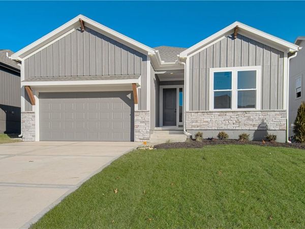 1508 SW Arborpark Terrace, Lee's Summit, MO 64082