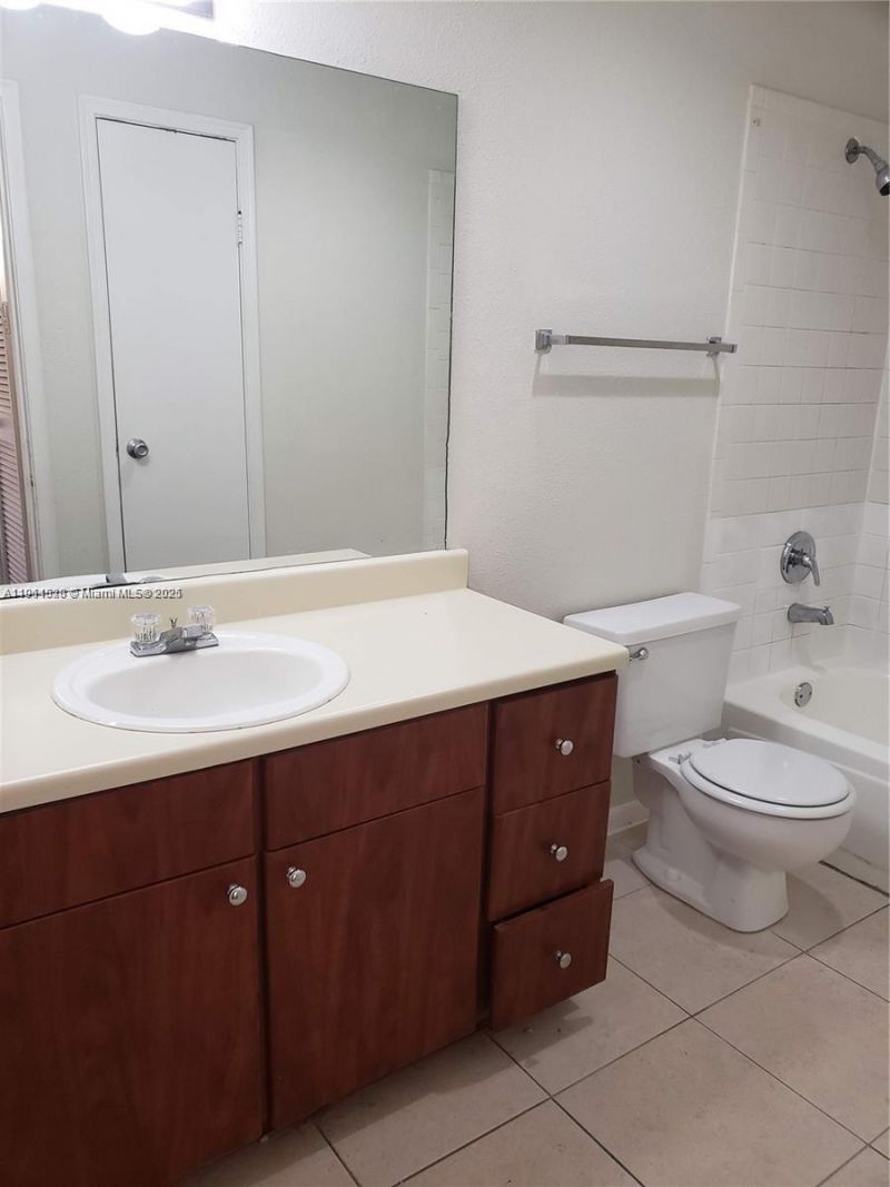 949 Riverside Dr, Unit 427, Coral Springs, FL 33071 Photo