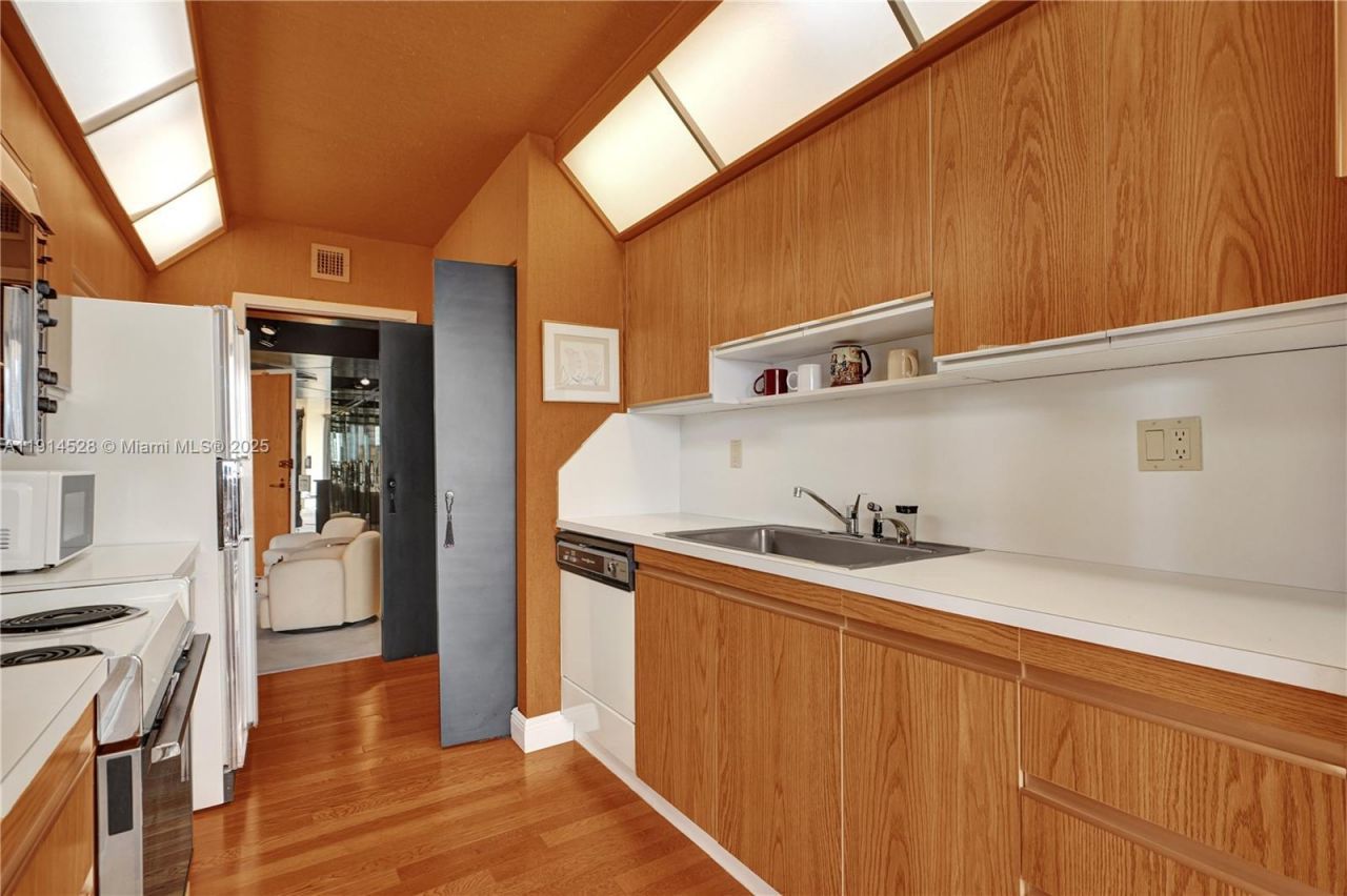 19667 Turnberry Way, Unit 7B, Aventura, FL 33180 Photo