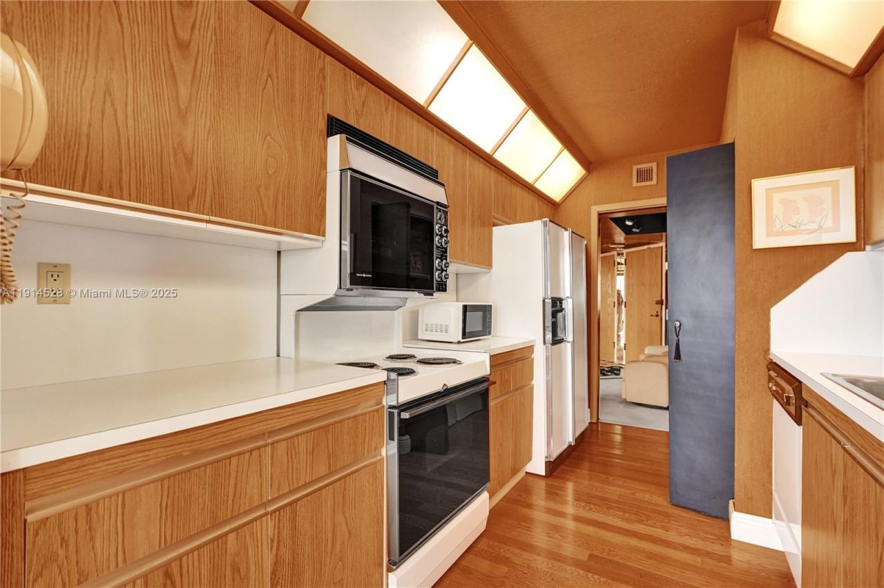 19667 Turnberry Way, Unit 7B, Aventura, FL 33180 Photo