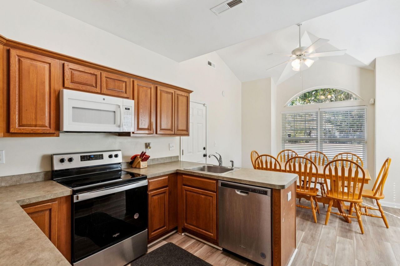 101 Angel Oaks Court Photo 2