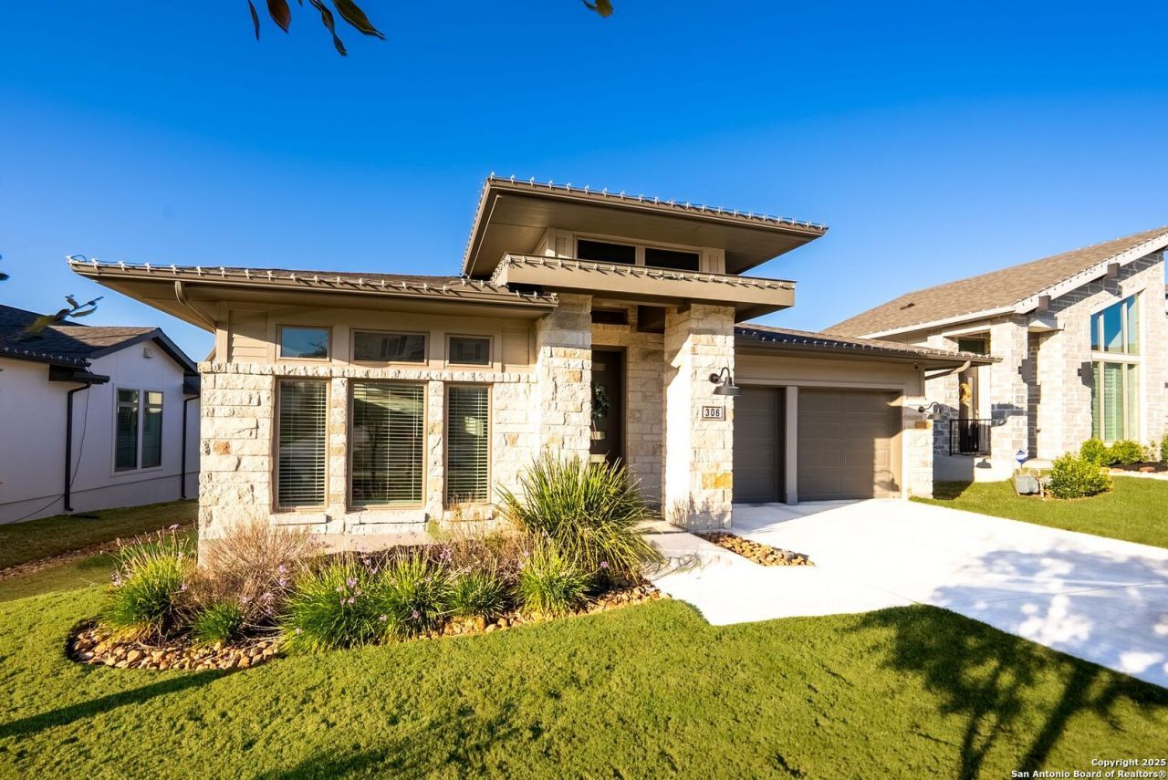 306 Navarro, Boerne, TX 78006 Main Photo