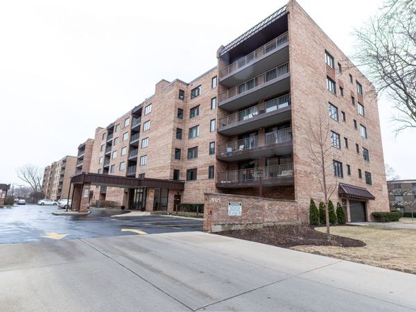 905 Center Street, Unit 208, Des Plaines, IL 60016