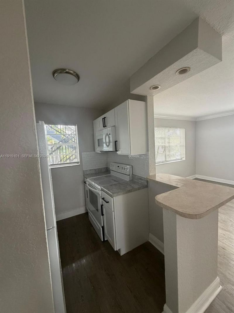 110 SE 2nd St, Unit 200, Hallandale Beach, FL 33009 Photo