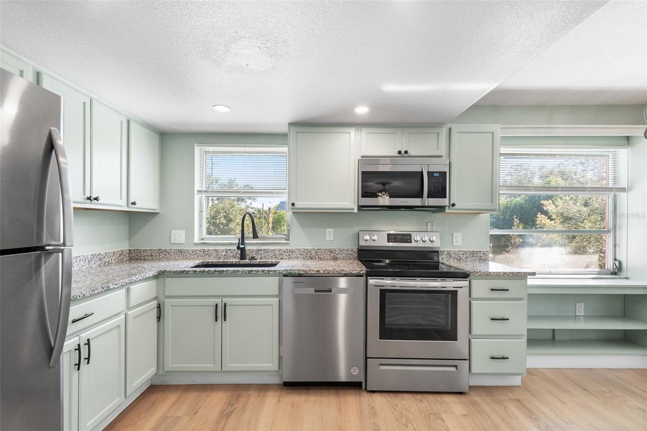 6262 Emerson Avenue S, Unit 21, Saint Petersburg, FL 33707 Photo