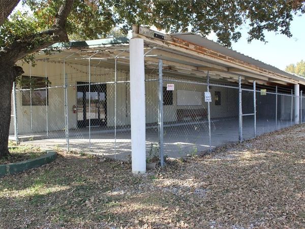 1530 E Reno Road , Reno, TX 75038