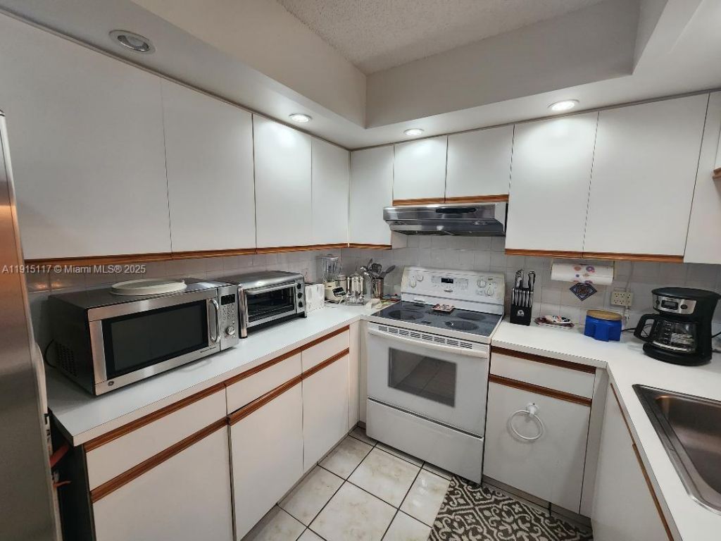 300 SW 130th Ter, Unit 412B, Pembroke Pines, FL 33027 Photo