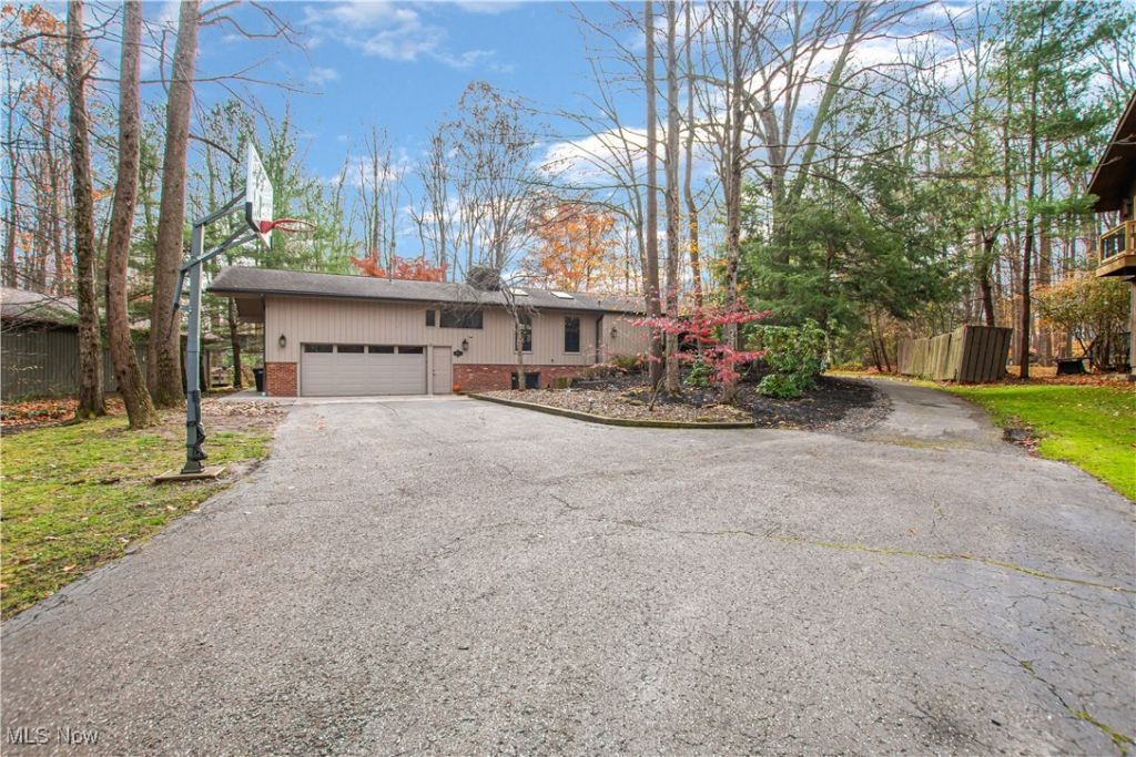 711 Cross Creek Oval, Aurora, OH 44202 Main Photo