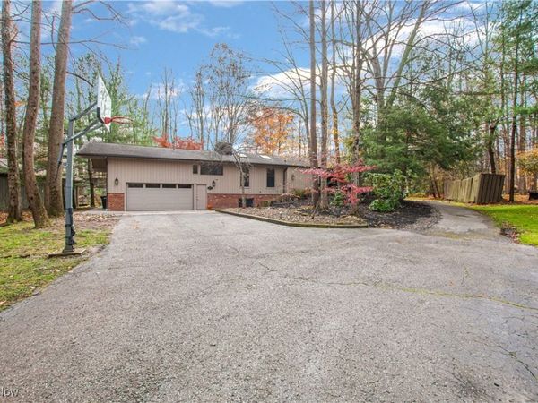 711 Cross Creek Oval, Aurora, OH 44202