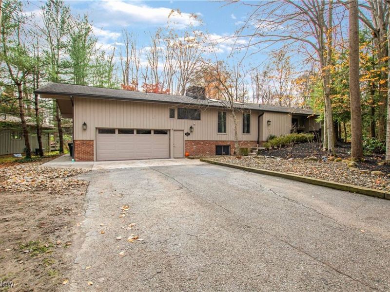 711 Cross Creek Oval, Aurora, OH 44202 Photo 2