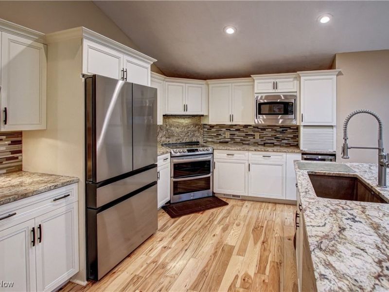 711 Cross Creek Oval, Aurora, OH 44202 Photo 4