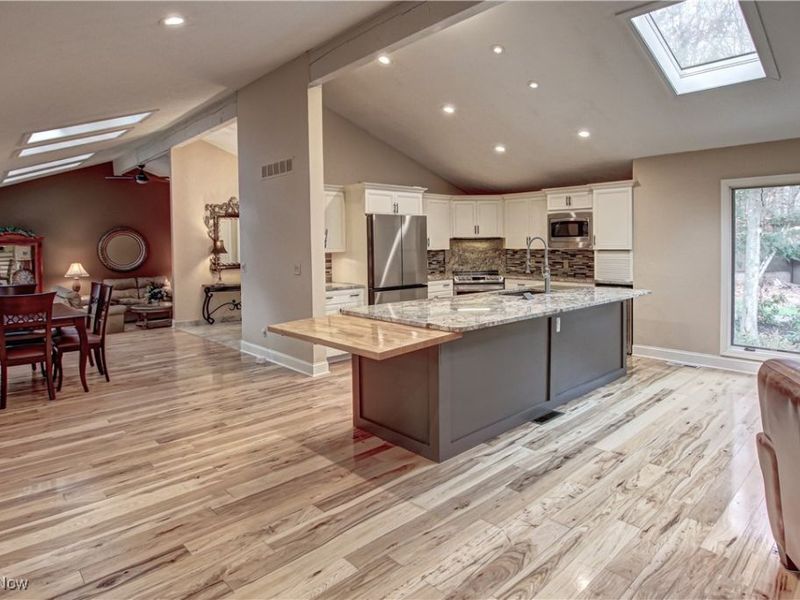 711 Cross Creek Oval, Aurora, OH 44202 Photo 5