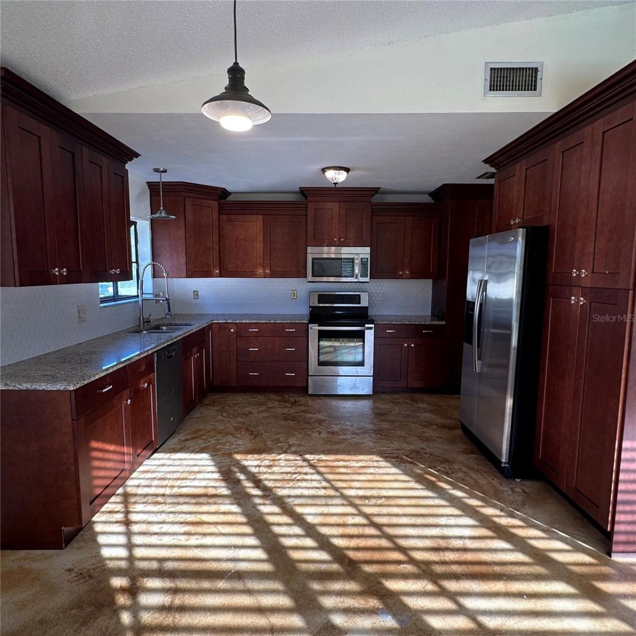 5005 Leon Drive, Palmetto, FL 34221 Photo