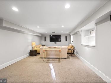 1233 S OAKCREST ROAD, ARLINGTON, VA 22202