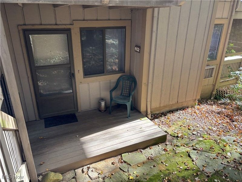 652 Meredith Lane, Cuyahoga Falls, OH 44223 Photo 2