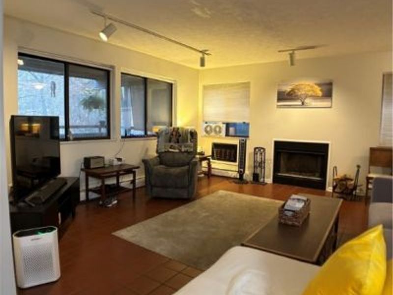 652 Meredith Lane, Cuyahoga Falls, OH 44223 Photo 4