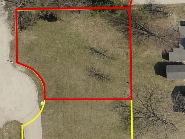 306 1st St SW, Waukon, IA 52172