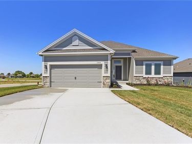 11436 N Auburndale Circle, Kansas City, MO 64157
