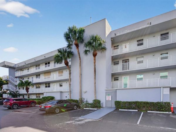 115 Royal Park Dr, Unit 2C, Oakland Park, FL 33309