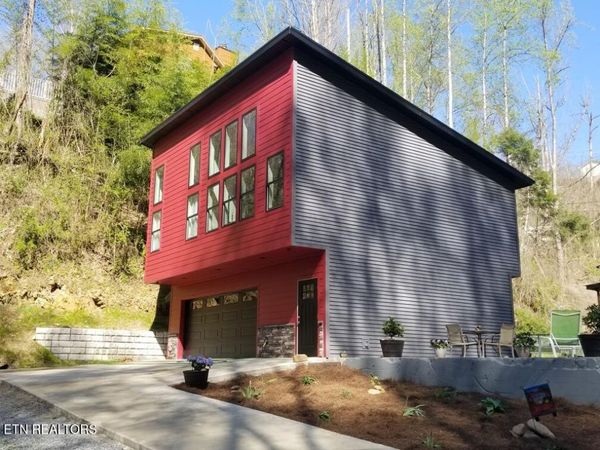 667 Turkey Nest Rd, Gatlinburg, TN 37738