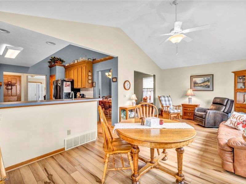 902 Devonwood Drive, Wadsworth, OH 44281 Photo 14