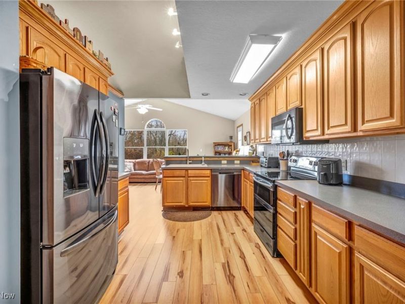 902 Devonwood Drive, Wadsworth, OH 44281 Photo 17