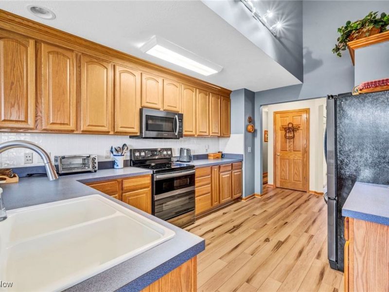 902 Devonwood Drive, Wadsworth, OH 44281 Photo 19