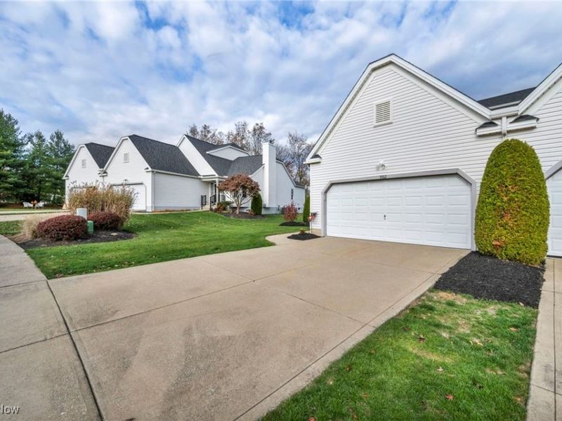 902 Devonwood Drive, Wadsworth, OH 44281 Photo 2