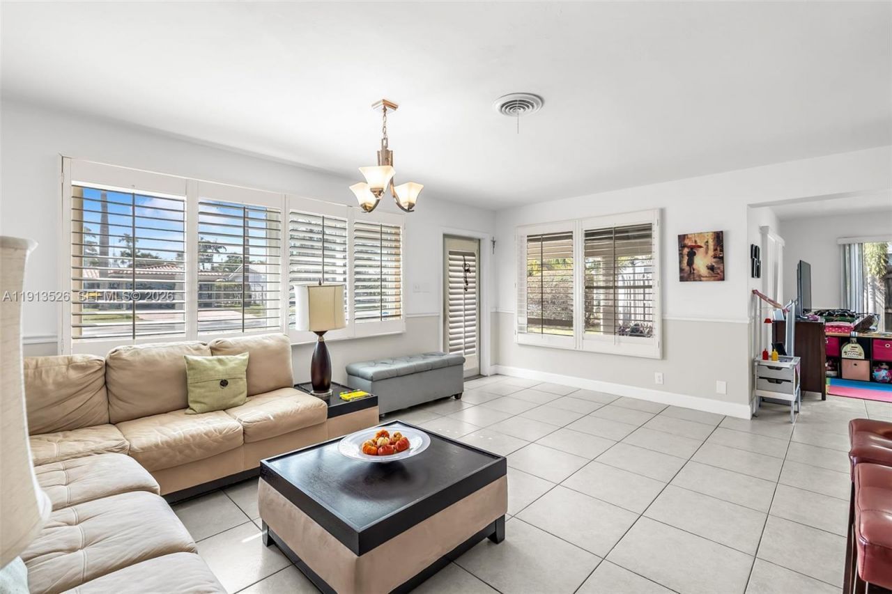 2221 NE 61st Ct, Fort Lauderdale, FL 33308 Photo