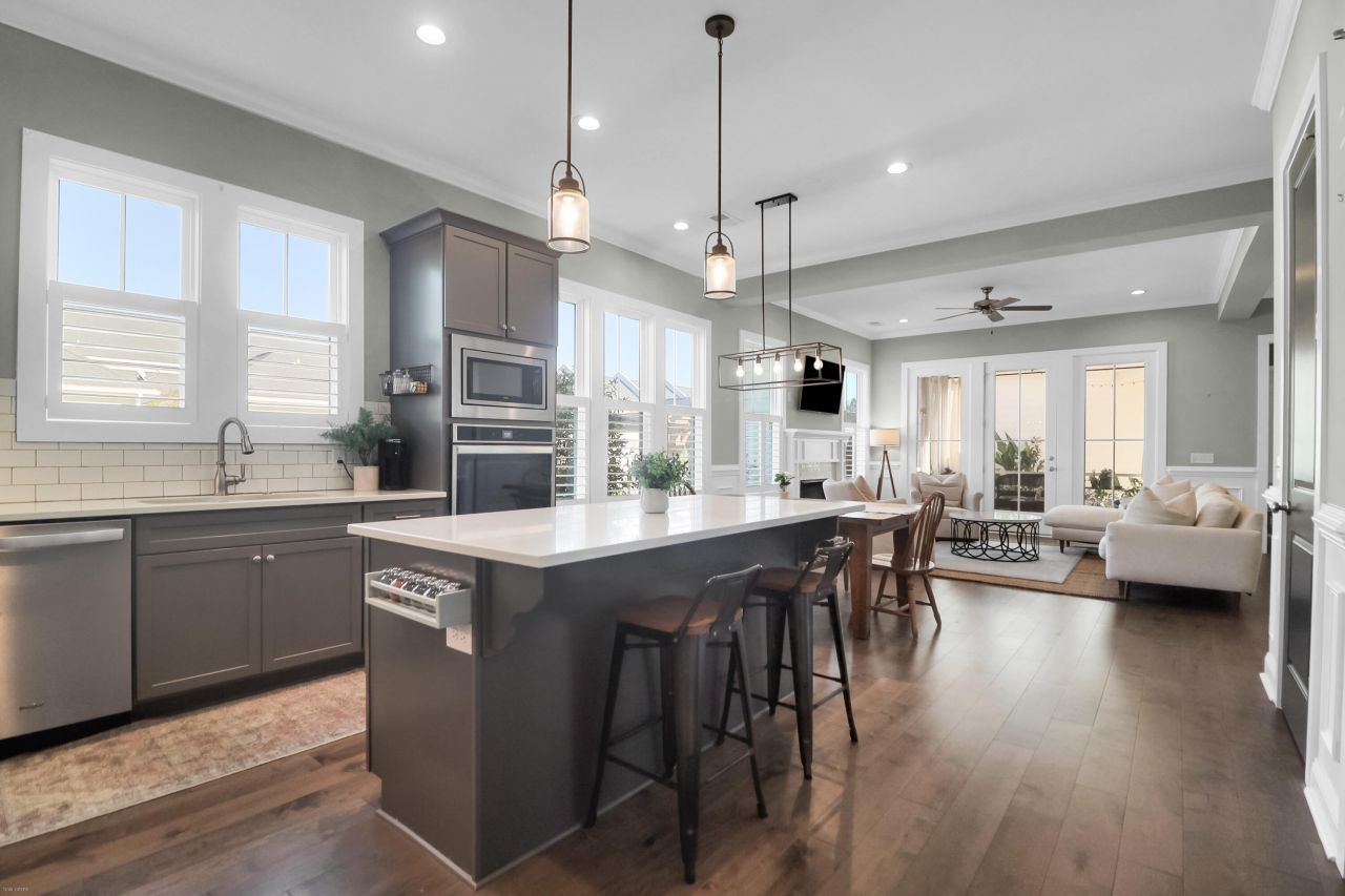 4010 Berberis Lane Photo 2