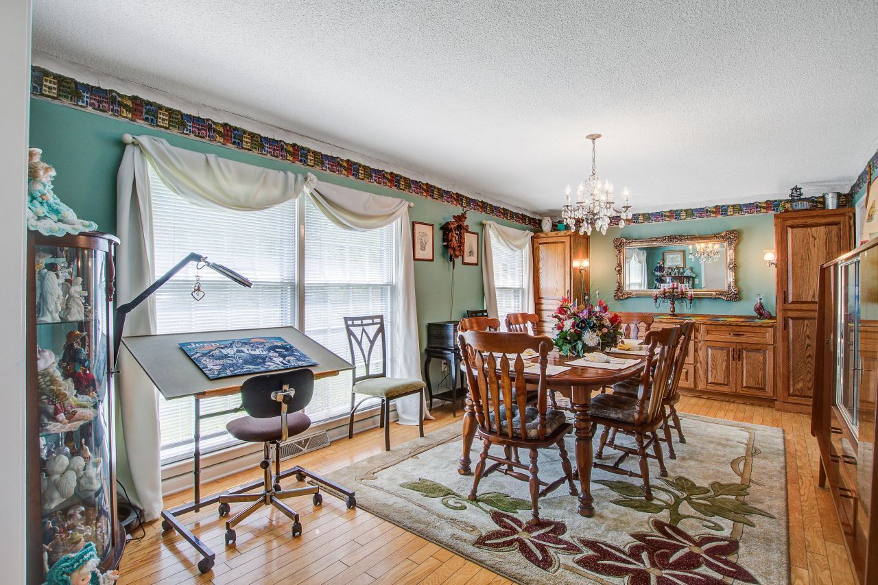 8899 Salamander Road Photo 6