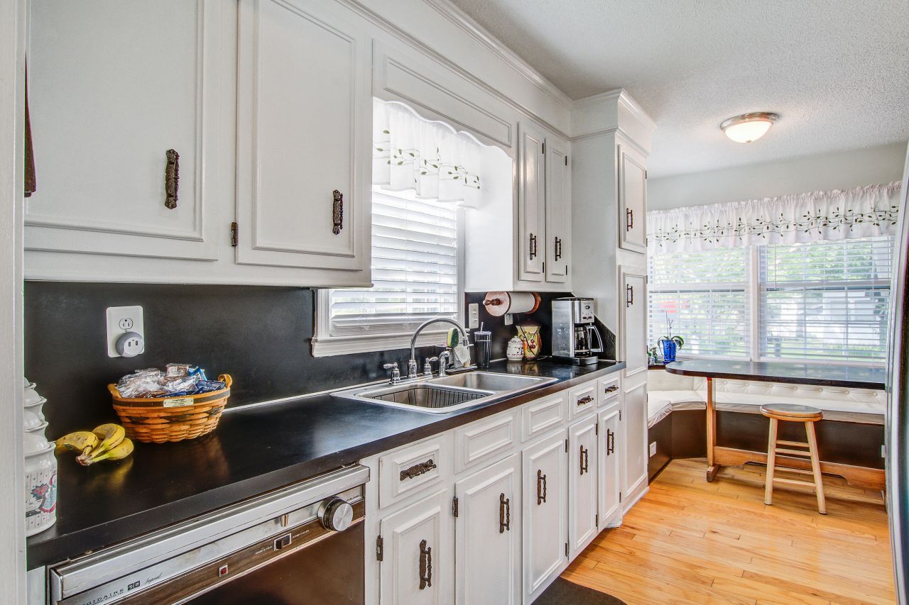 8899 Salamander Road Photo 9