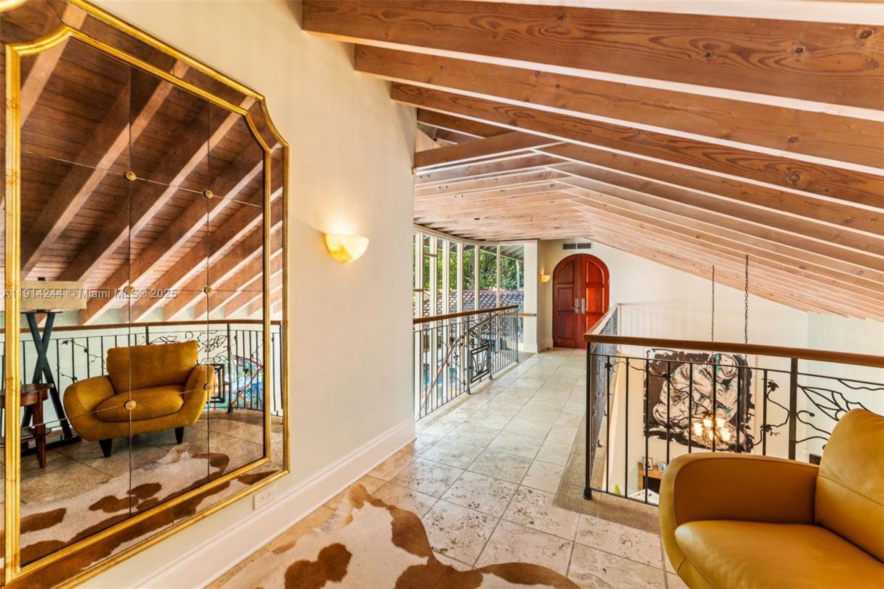 3506 Banyan Cir, Miami, FL 33133 Photo