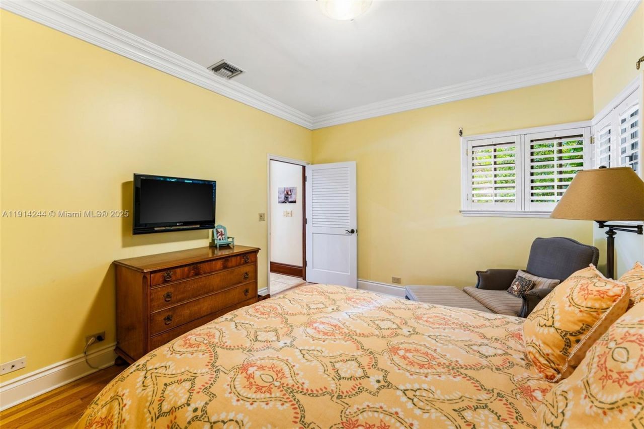 3506 Banyan Cir, Miami, FL 33133 Photo