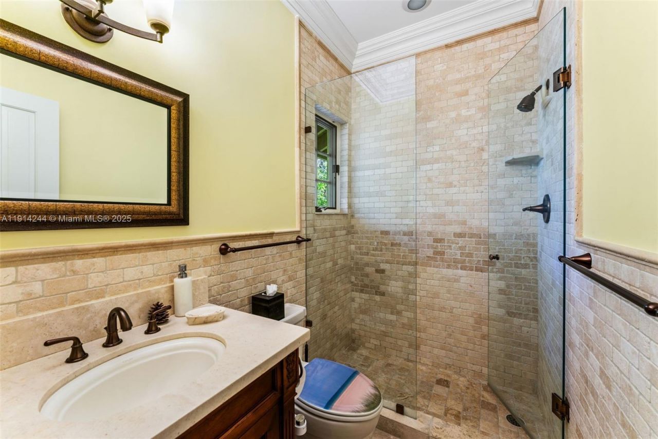 3506 Banyan Cir, Miami, FL 33133 Photo