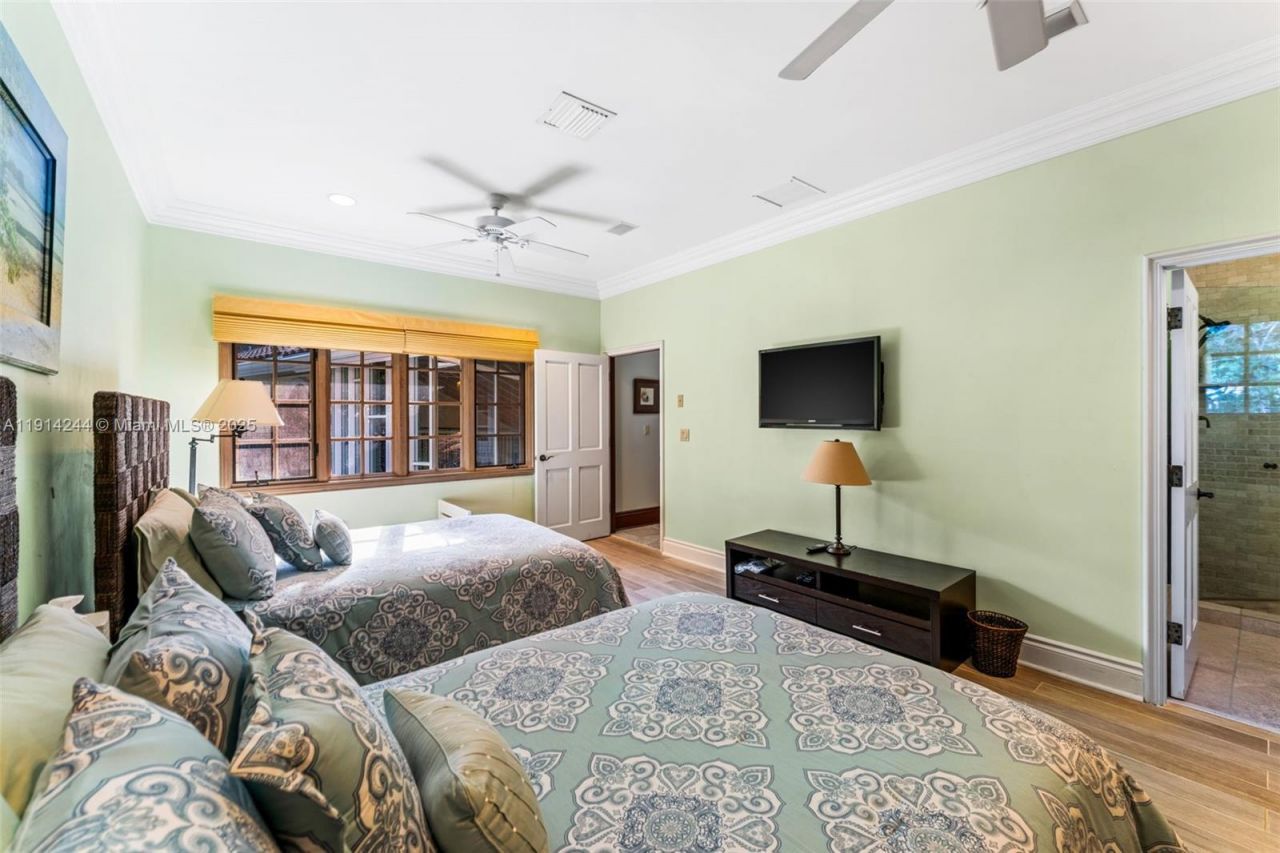 3506 Banyan Cir, Miami, FL 33133 Photo