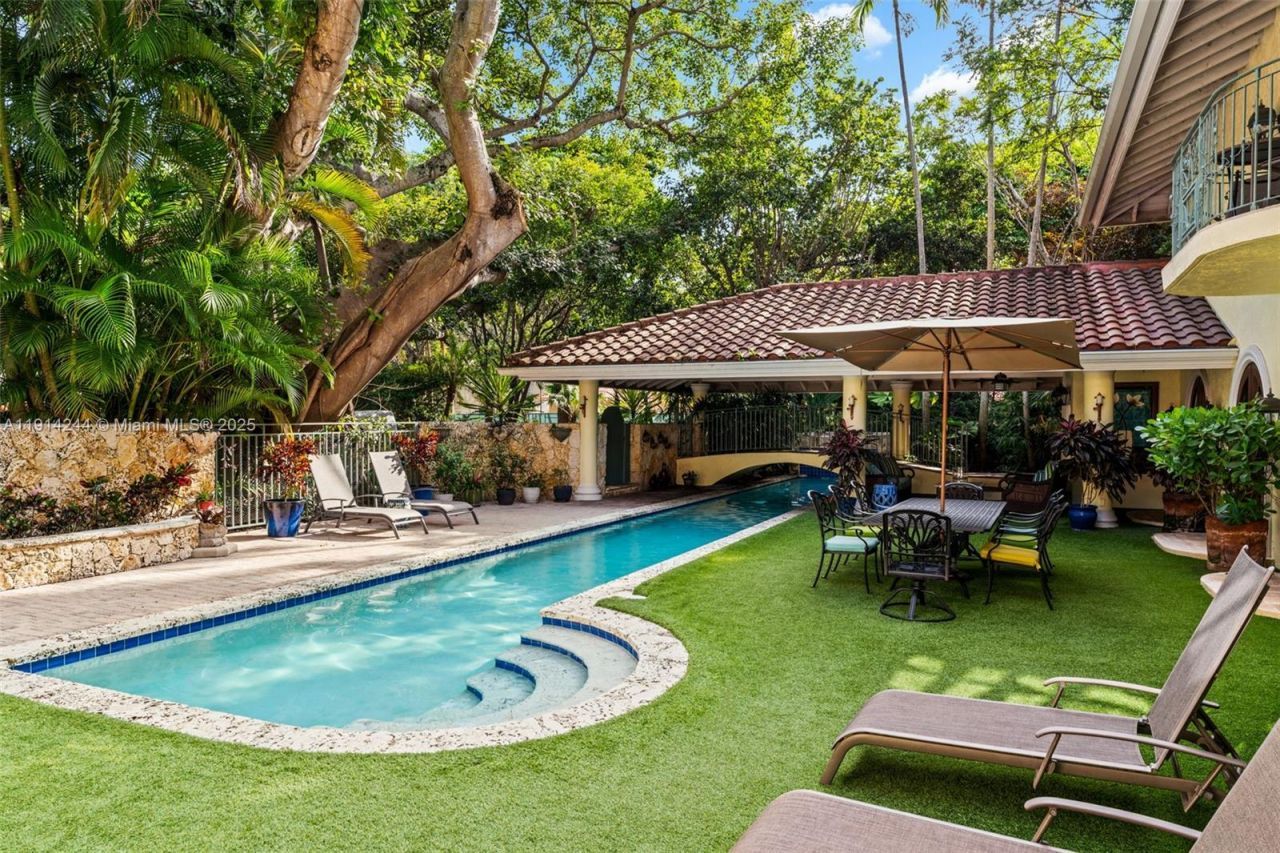 3506 Banyan Cir, Miami, FL 33133 Photo