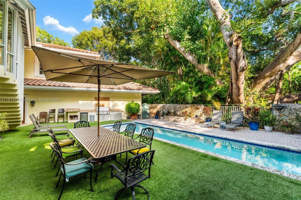 3506 Banyan Cir, Miami, FL 33133 Photo