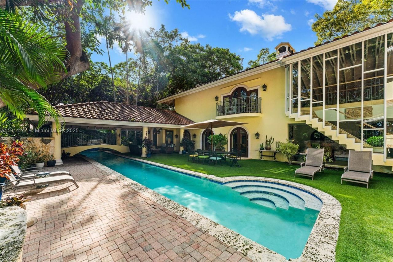 3506 Banyan Cir, Miami, FL 33133 Photo