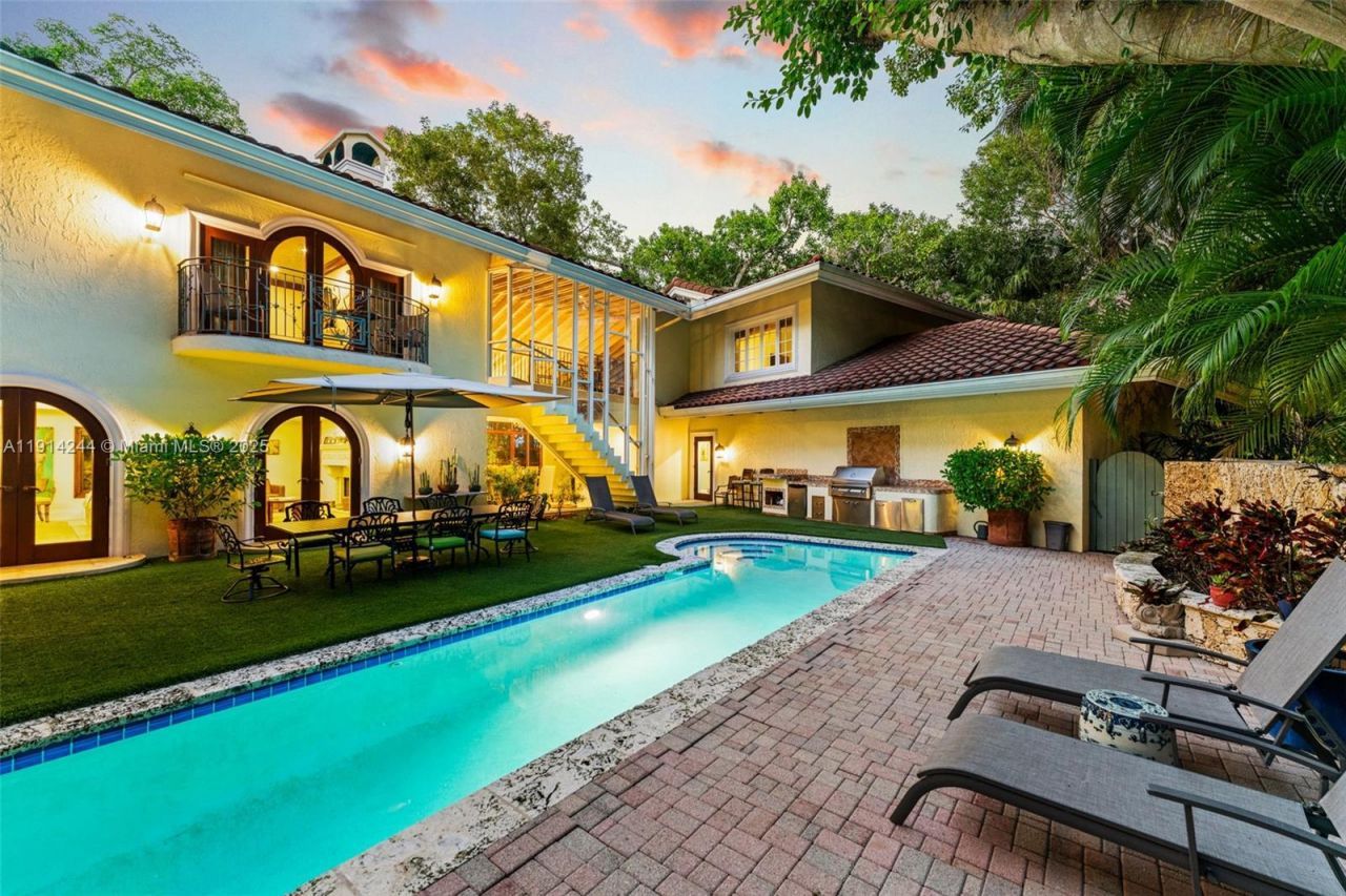 3506 Banyan Cir, Miami, FL 33133 Photo