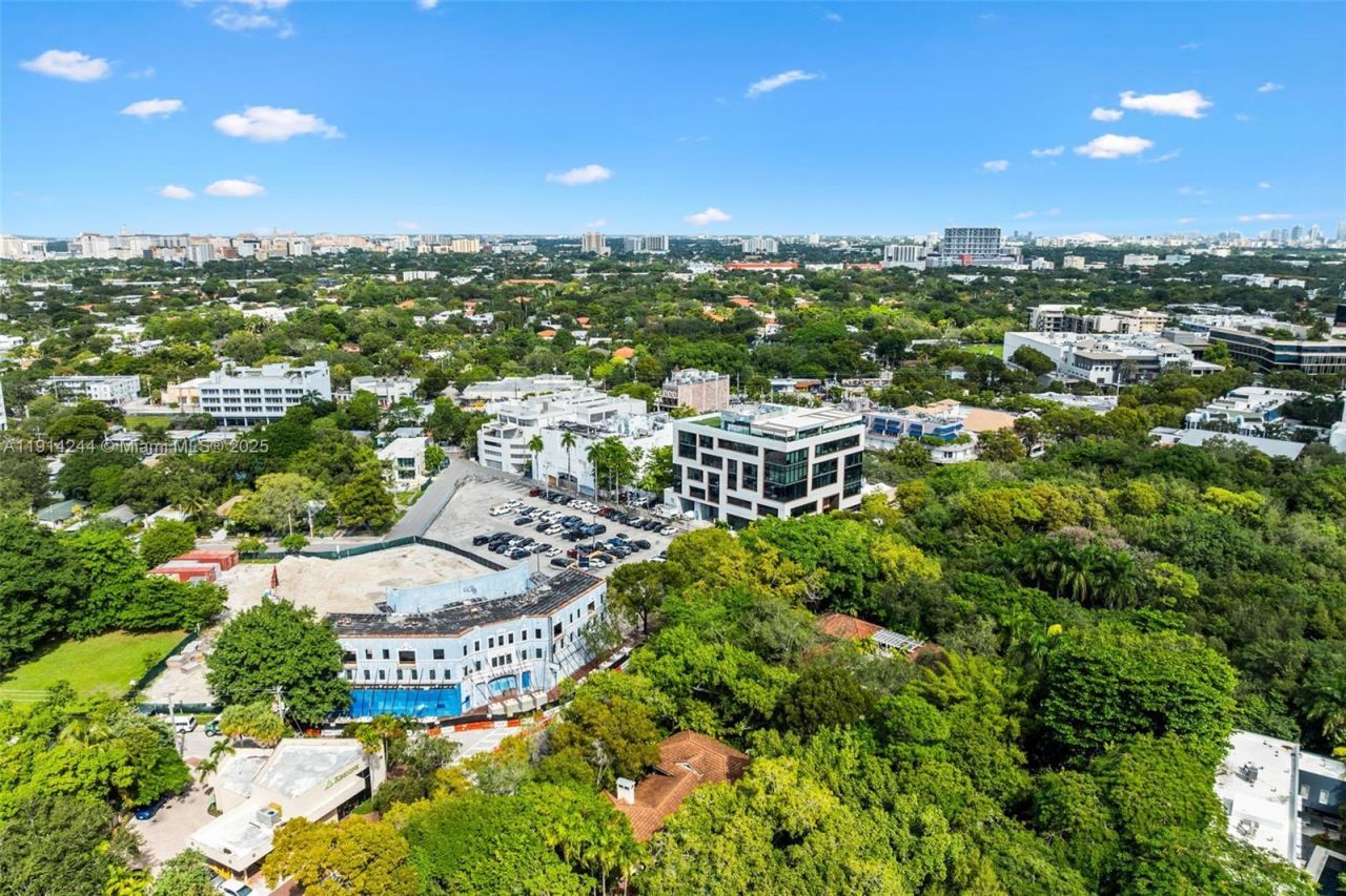 3506 Banyan Cir, Miami, FL 33133 Photo