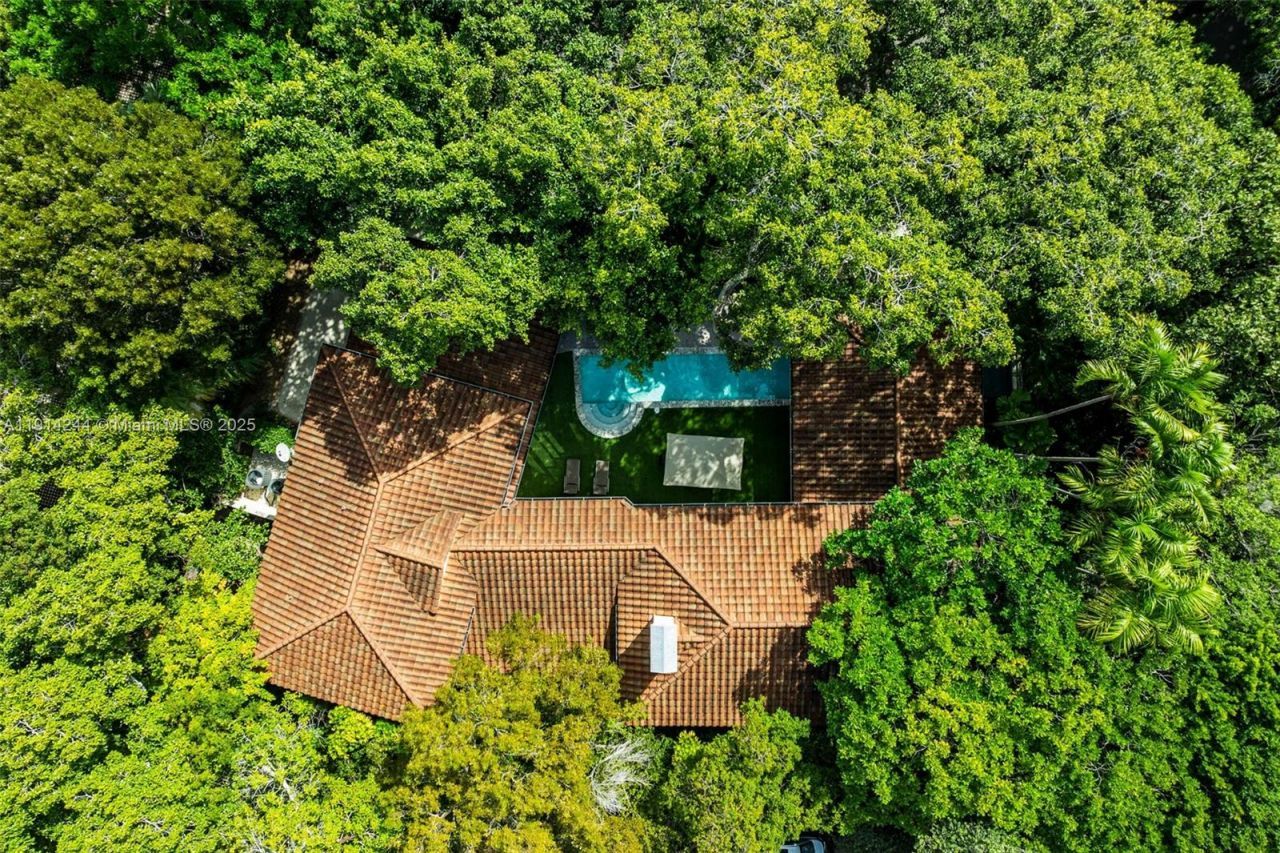 3506 Banyan Cir, Miami, FL 33133 Photo