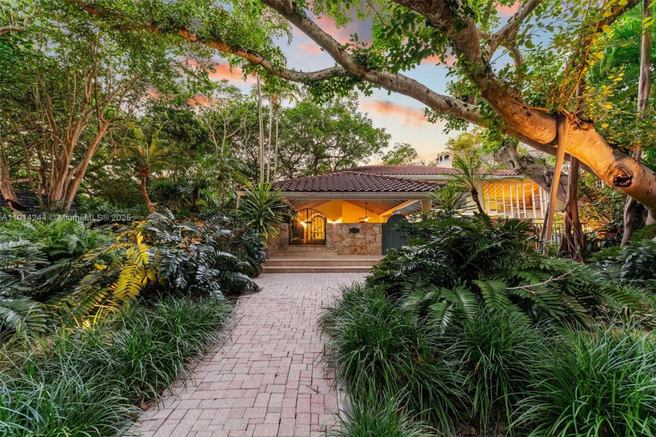 3506 Banyan Cir, Miami, FL 33133 Photo