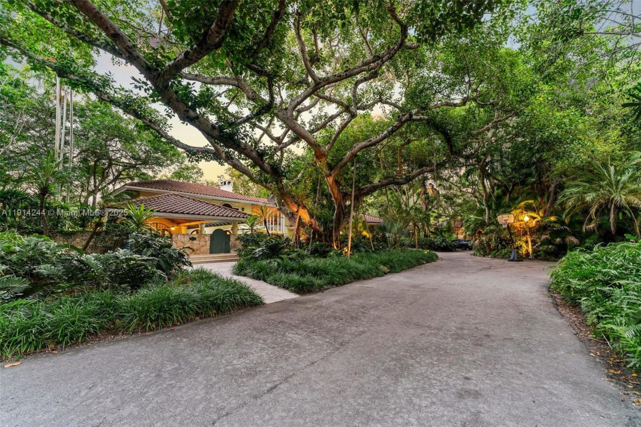 3506 Banyan Cir, Miami, FL 33133 Photo