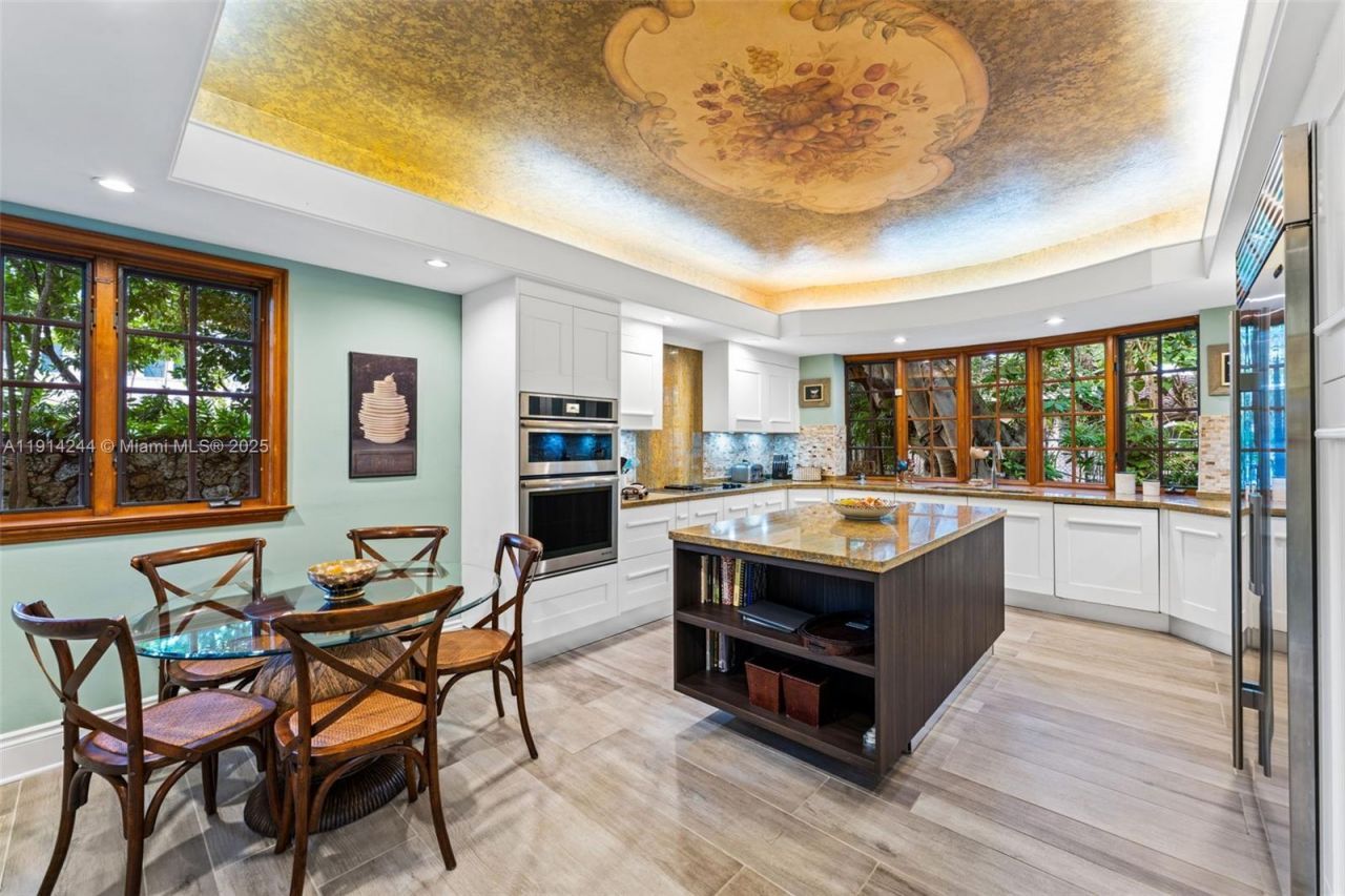 3506 Banyan Cir, Miami, FL 33133 Photo