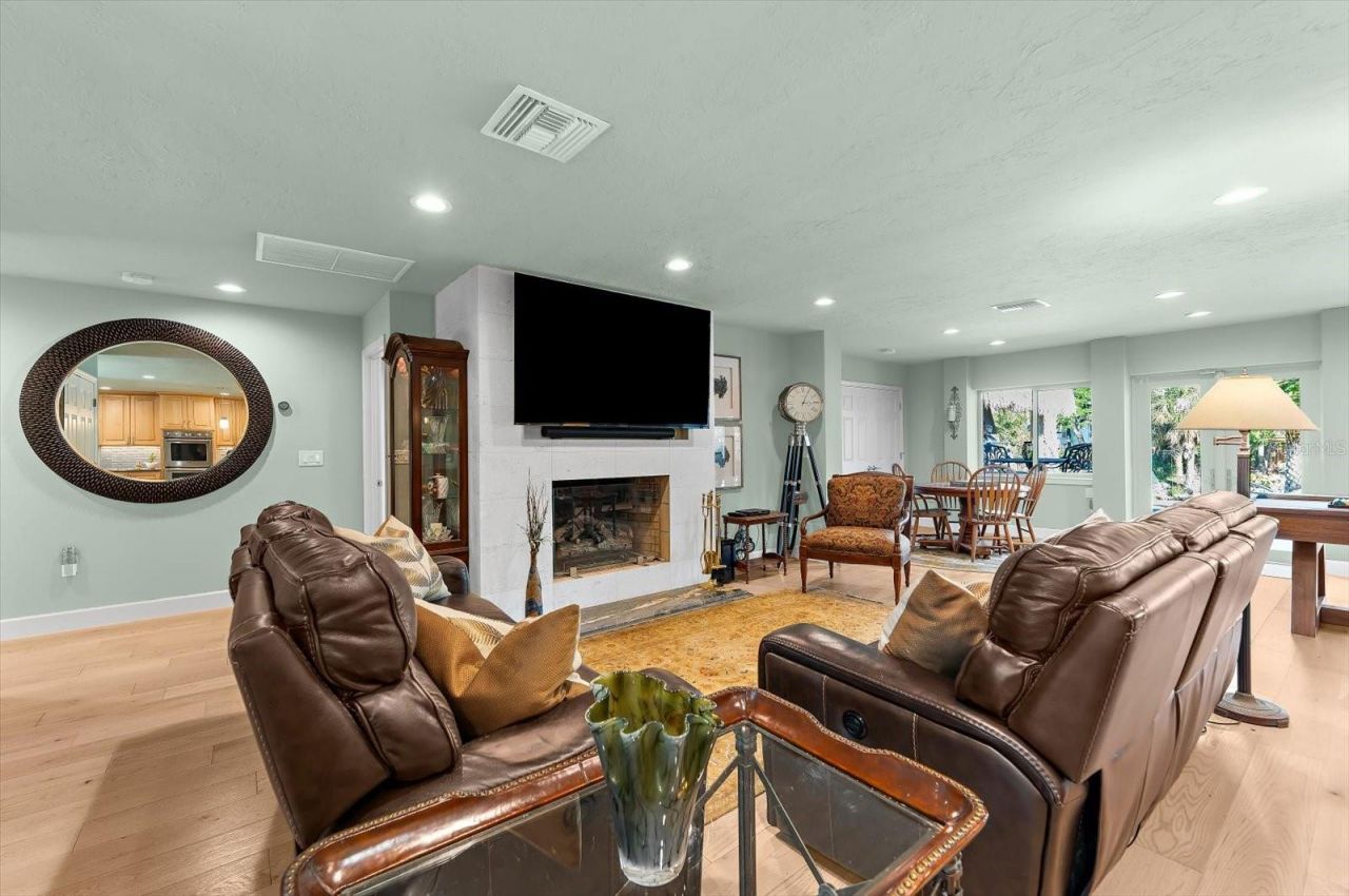 4817 Ocean Boulevard, Sarasota, FL 34242 Photo