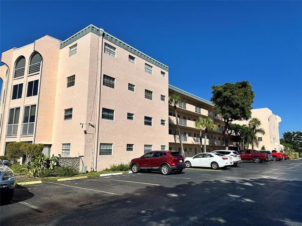 4211 NW 41st St, Unit 205, Lauderdale Lakes, FL 33319
