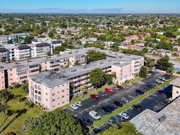 4211 NW 41st Street, Unit 205, Lauderdale Lakes, FL 33319